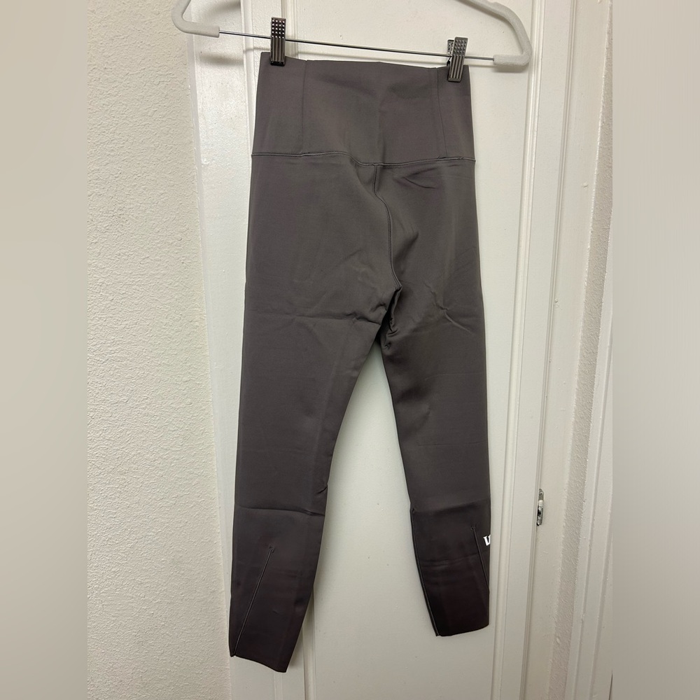 Grey Leggings Crop IVL Size Small
